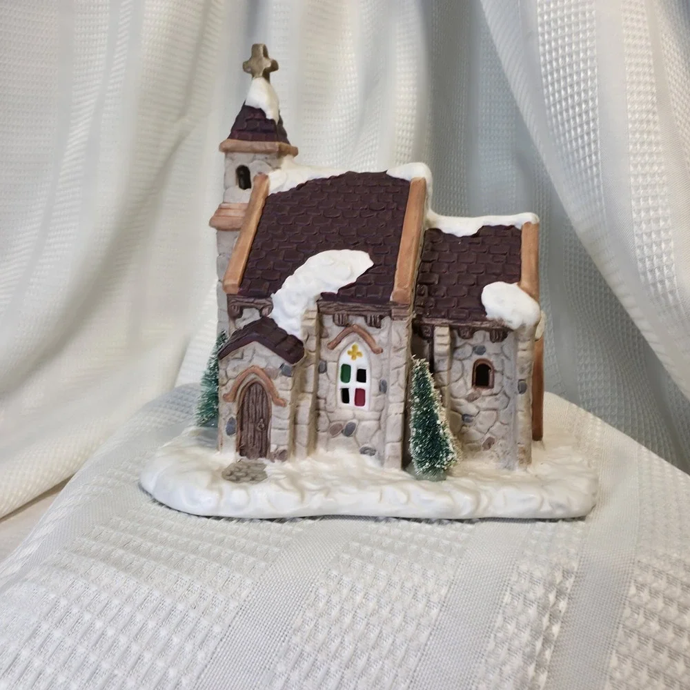 Christmas‎ Valley Hand Painted Porcelain Church Collector's Series Vintage 1991